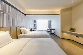 PESHT PREMIER HOTEL