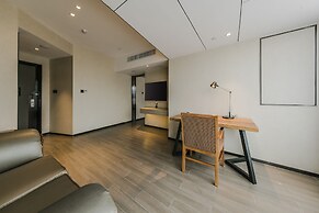 PESHT PREMIER HOTEL