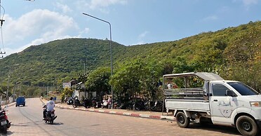 Samanta By The Hill