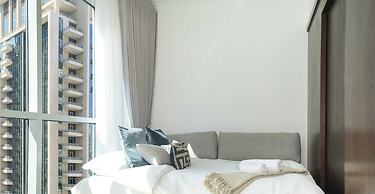 LUX  The Stunning Fountain View Suite