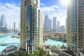 LUX  The Stunning Fountain View Suite