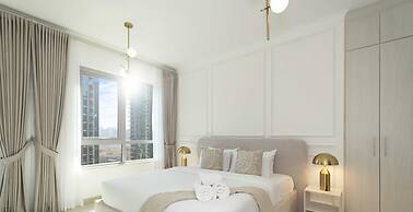 LUX  The Stunning Fountain View Suite