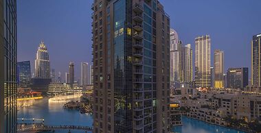 LUX  The Stunning Fountain View Suite
