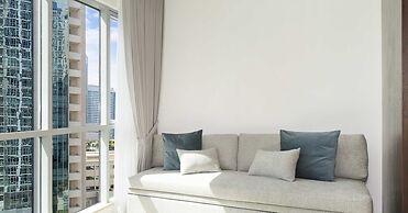 LUX  The Stunning Fountain View Suite
