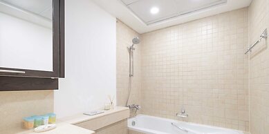 LUX  The Stunning Fountain View Suite