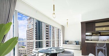 LUX  The Stunning Fountain View Suite