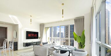 LUX  The Stunning Fountain View Suite