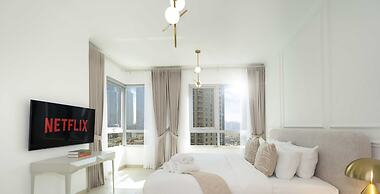 LUX  The Stunning Fountain View Suite