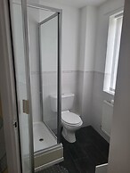 Impeccable 4-bed House in Leicester