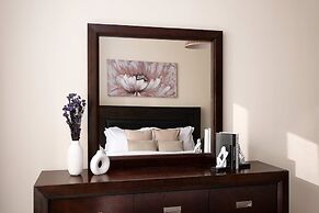 Premium stay at Marina Quay West