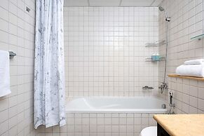 Premium stay at Marina Quay West