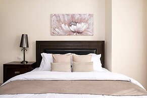 Premium stay at Marina Quay West
