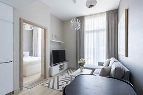 Bright 1BR sea view and balcony