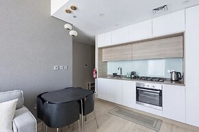 Bright 1BR sea view and balcony
