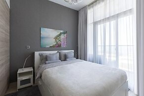 Bright 1BR sea view and balcony