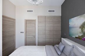 Bright 1BR sea view and balcony