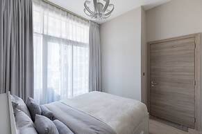 Bright 1BR sea view and balcony