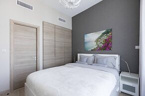 Bright 1BR sea view and balcony