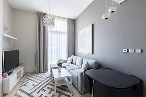 Bright 1BR sea view and balcony