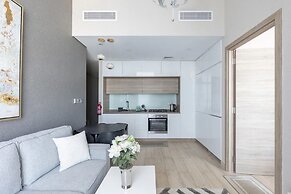 Bright 1BR sea view and balcony