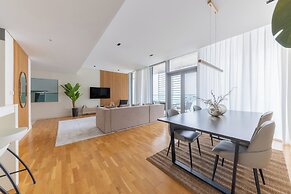 Sea View 2BR Bluewaters