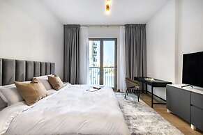Stylish 2BR in La Rive 2