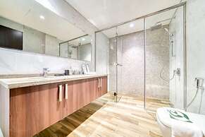 Stunning J-One Tower Studio