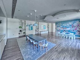 Bright 2BR in top Creek Rise Tower