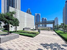 Bright 2BR in top Creek Rise Tower