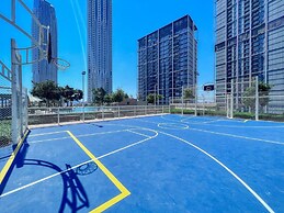 Bright 2BR in top Creek Rise Tower