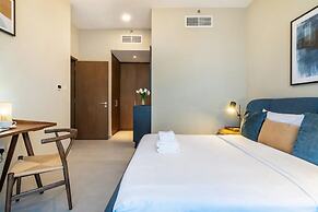 Bright 2BR in top Creek Rise Tower