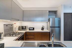 Bright 2BR in top Creek Rise Tower
