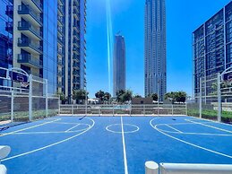 Bright 2BR in top Creek Rise Tower