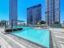 Bright 2BR in top Creek Rise Tower