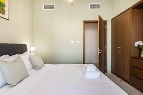 Bright 2BR in top Creek Rise Tower