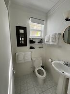 Runaway Hill Inn