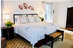 Runaway Hill Inn