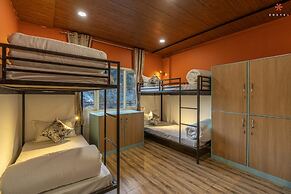 Zostel Plus Kareri