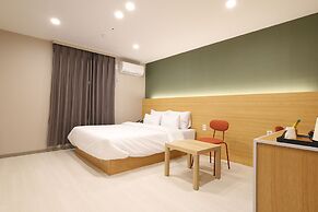 CALM REST HOTEL GIMHAE