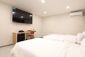 CALM REST HOTEL GIMHAE