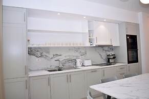 White Moon Apartments