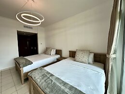 Lux BnB I Una Tower I Lakes View
