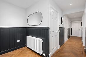 312 Reid's Corner - by Stay Dunfermline