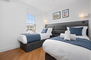312 Reid's Corner - by Stay Dunfermline
