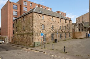 312 Reid's Corner - by Stay Dunfermline