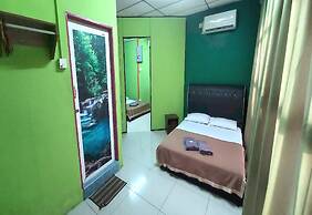 OYO 90937 Tanjak Hotel