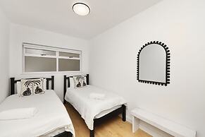 Two Bedroom Apartment With Mountain Views