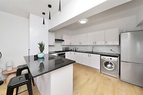 Two Bedroom Apartment With Mountain Views