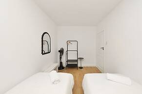Two Bedroom Apartment With Mountain Views