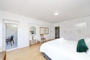 Two Bedroom Apartment With Mountain Views